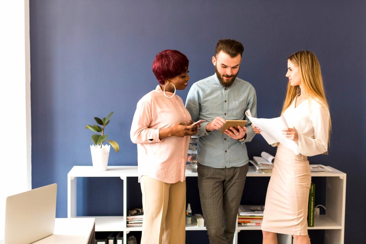 Modern learning environment with comfortable workspace setup for financial education